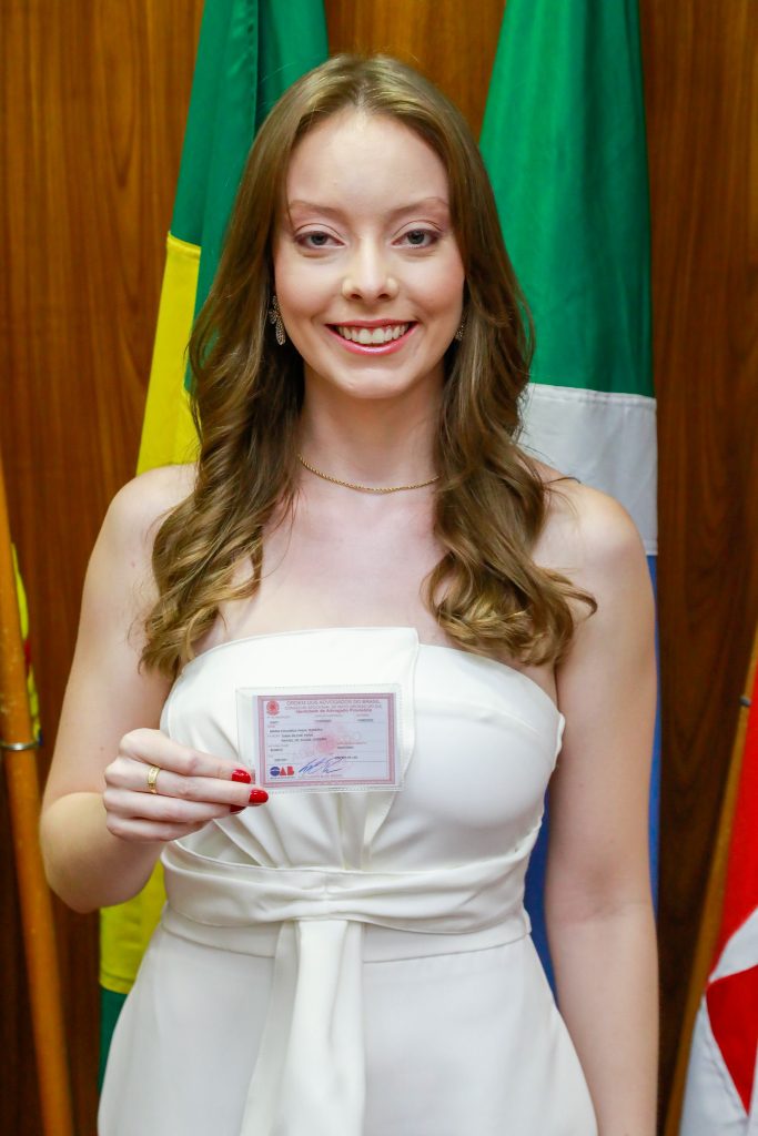 Aprovada do CPAA no dia da entrega da carteira da OAB